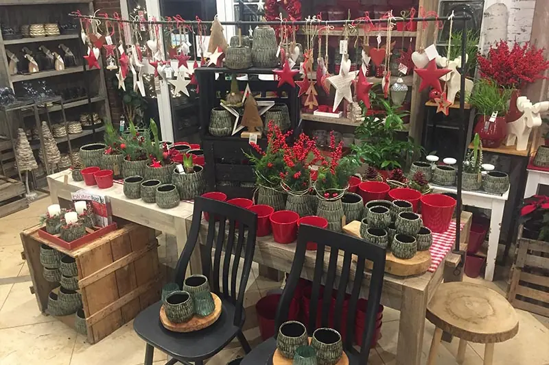 Weihnachtliche Verkaufshalle