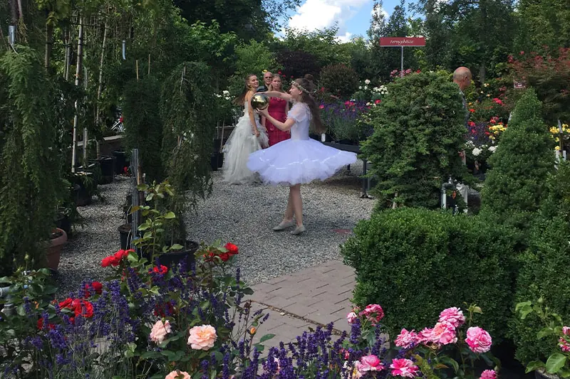 Besucherin auf dem Rosenfest
